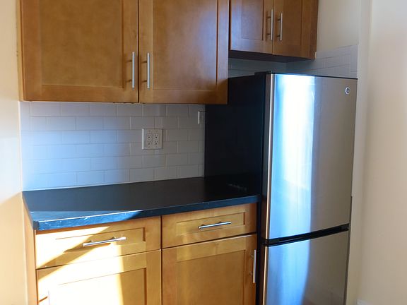 3rd image of 535 E 78th St APT 4C