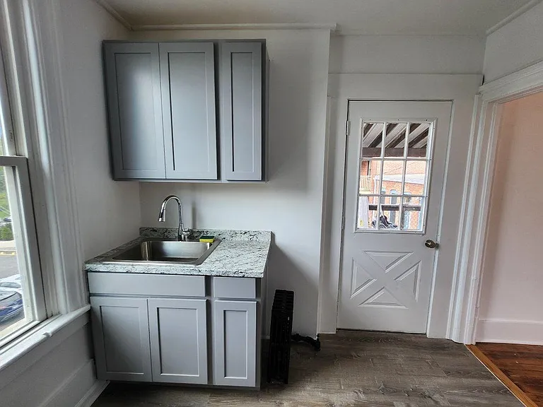 457 Main St #4 — Photo 5