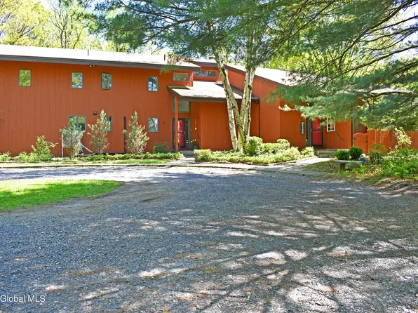 2 The Crossways, Troy, NY 12180