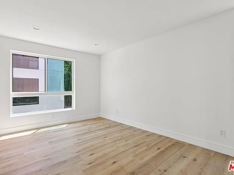 2111 Holly Dr #2 — Photo 22