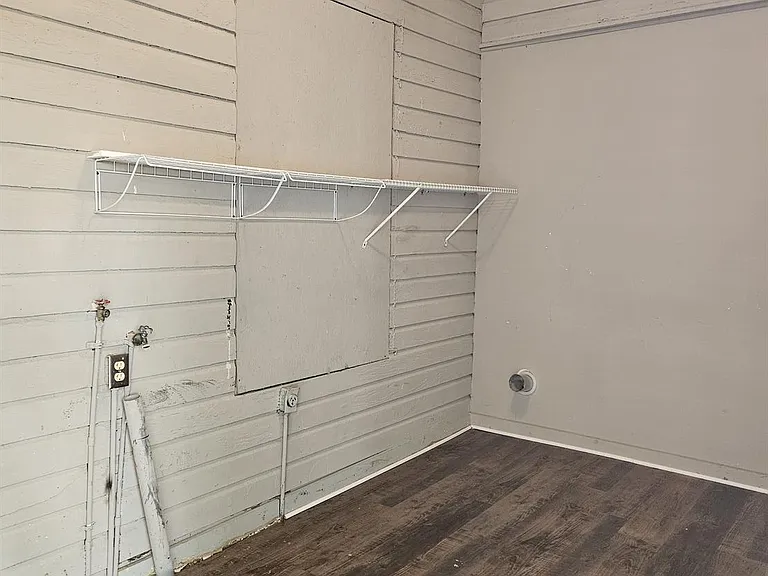 605 Round St — Photo 18