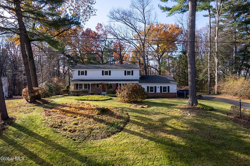 3rd image of 34 Sweetbrier Drive