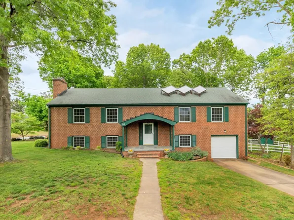 2602 Bennington Rd, Charlottesville, VA 22901