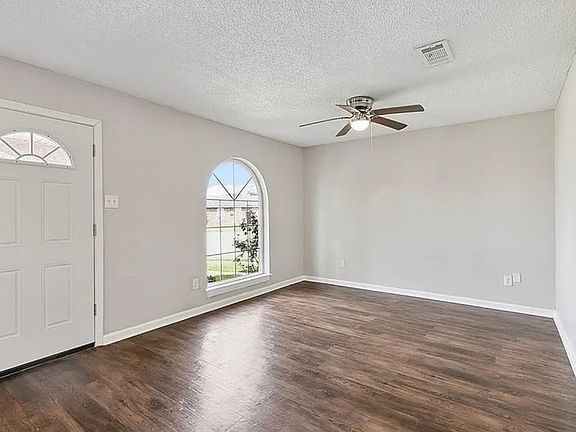 2nd image of 1105 Warren Dr