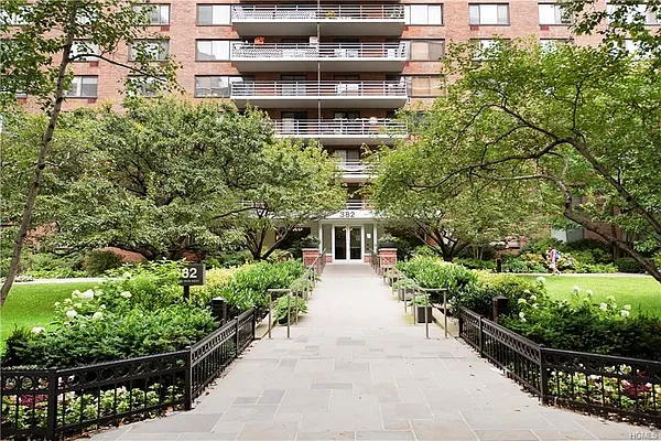 Rented by Douglas Elliman | media 11