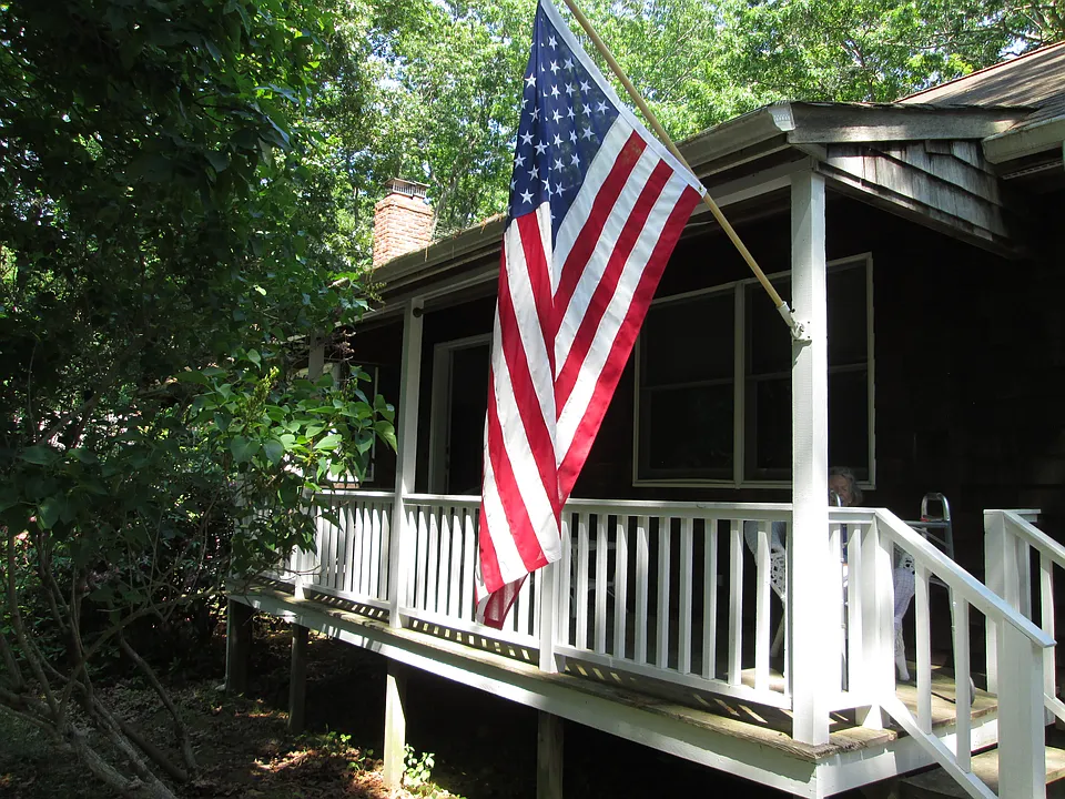 3 Locust Dr