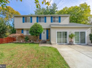 2851 Edgelea Rd, Vienna, VA 22181