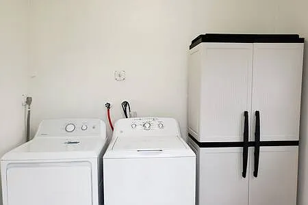 210 SE 6th St #2 — Photo 8
