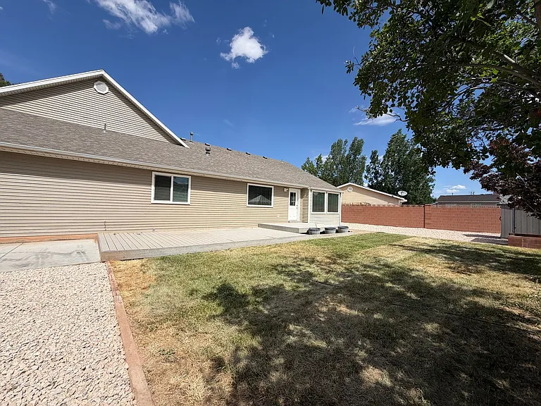 135 N 350 W — Photo 43