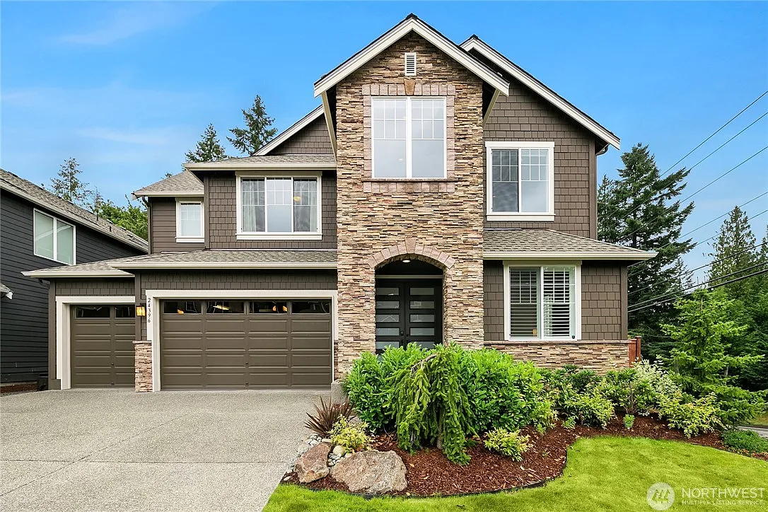 5 bed, 4205 sqft, $6,350 — Photo 1