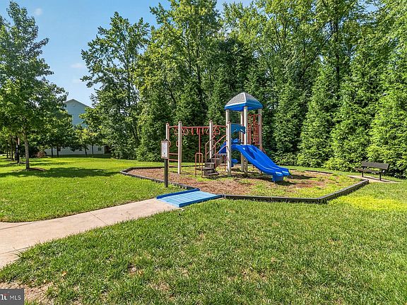 3rd image of 682 Millhouse Dr
