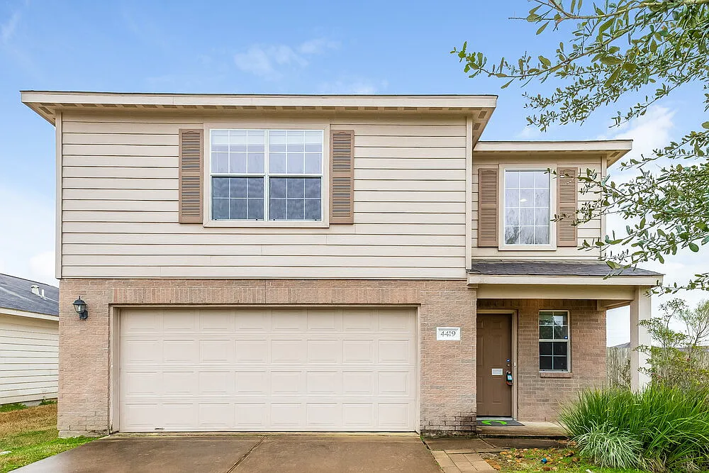 3 bed, 2.5 bath, 1721 sqft, $1,935 — Photo 1