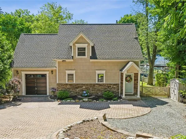 674 Jersey Avenue, Greenwood Lake, NY 10925