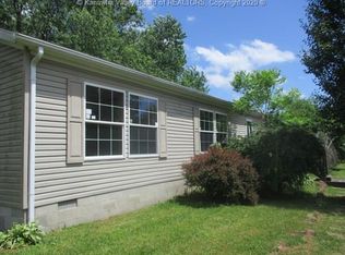 150 Blackbird Dr, Ashton, WV 25503