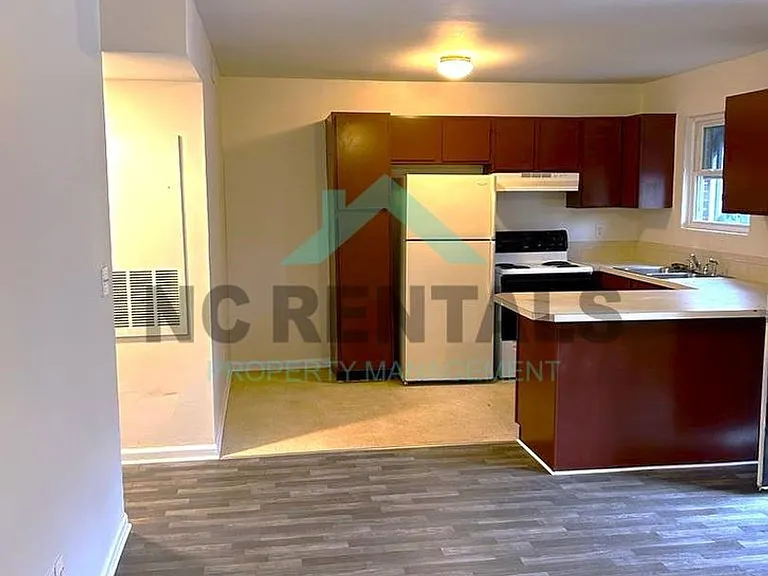 2559 Green Oaks Ct #B — Photo 6
