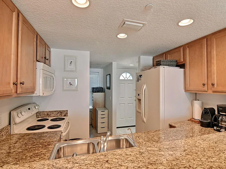 2700 Ocean Dr #403 — Photo 15