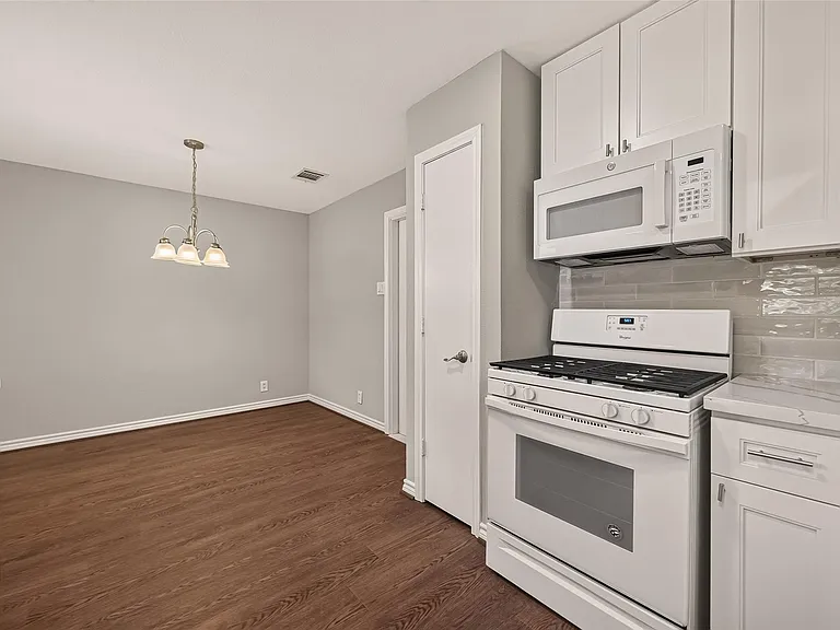 6727 Grovewood Ln — Photo 11