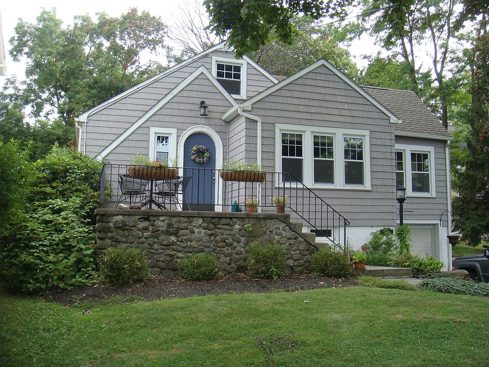 1st image of 33 Academy Ave