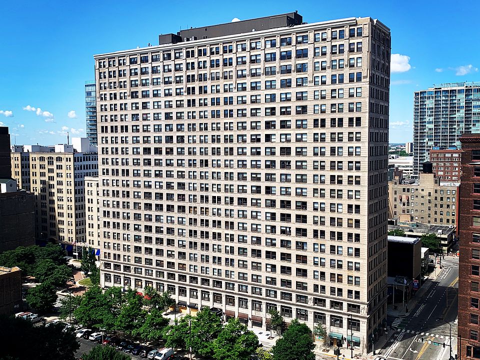 1st image of 600 S Dearborn St APT 911