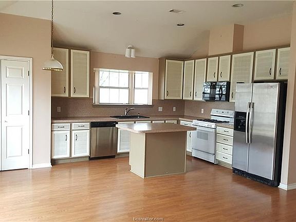 4th image of 2609 Brookway Ct