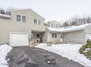 7116 Suzanne Ln, Schenectady, NY 12303