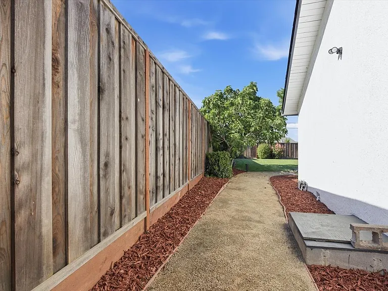 7947 Serena Ct — Photo 27
