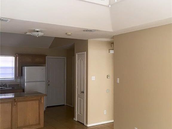 5th image of 2501 Toledo Ave APT 25