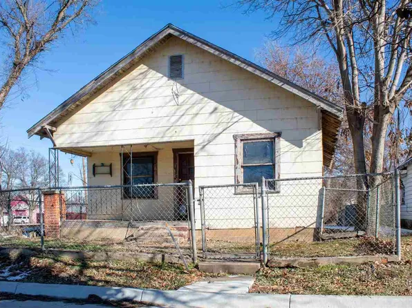 614 N Main St, Blackwell, OK 74631