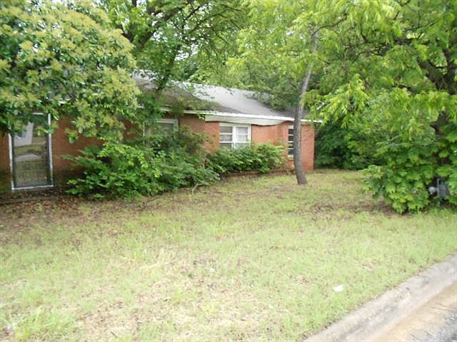 1st image of 318 E Wilbarger St