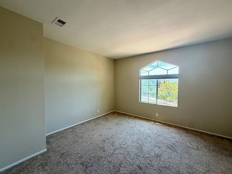 3366 Waterford Dr — Photo 32