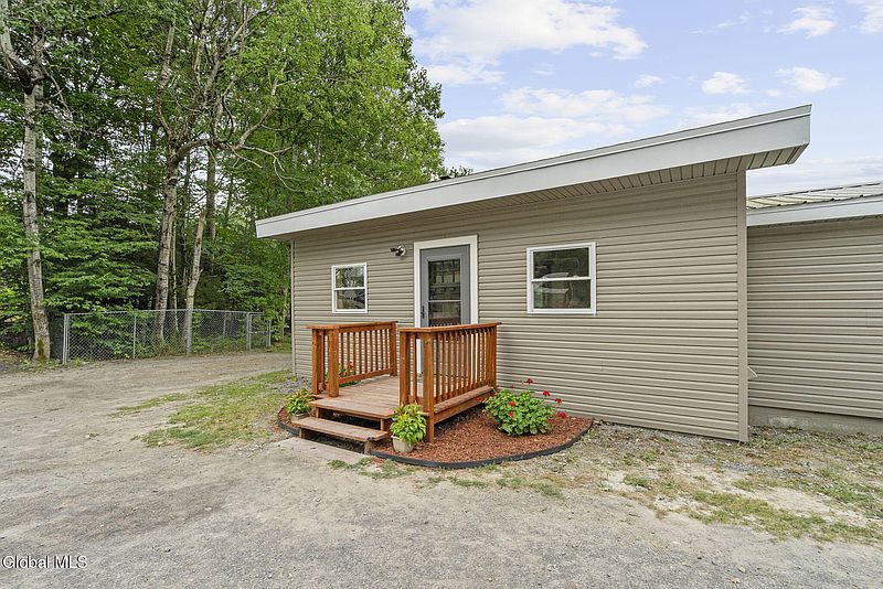 3rd image of 145 Treadlemire Road