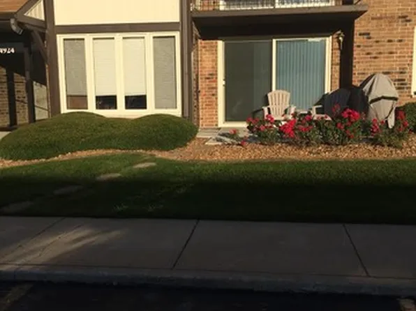 4924 Circle Ct APT 404, Crestwood, IL 60445