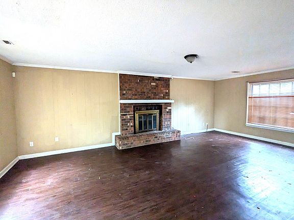3rd image of 6714 Amersham Dr