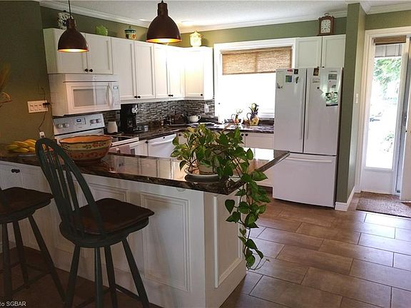 4th image of 570 Oxbow Cres