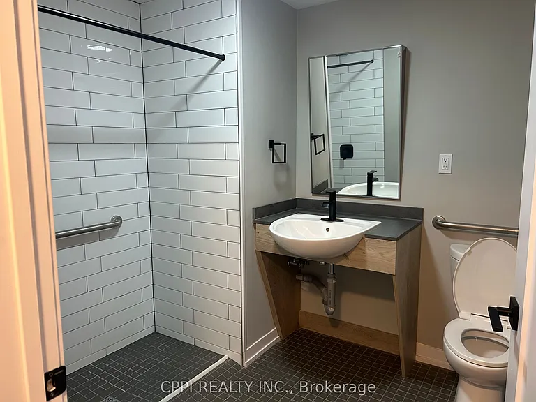 70 King St E #202 — Photo 5