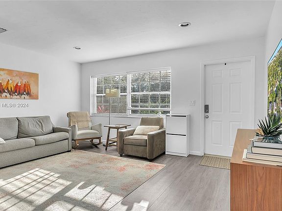 4th image of 6013 SW 62nd Ave