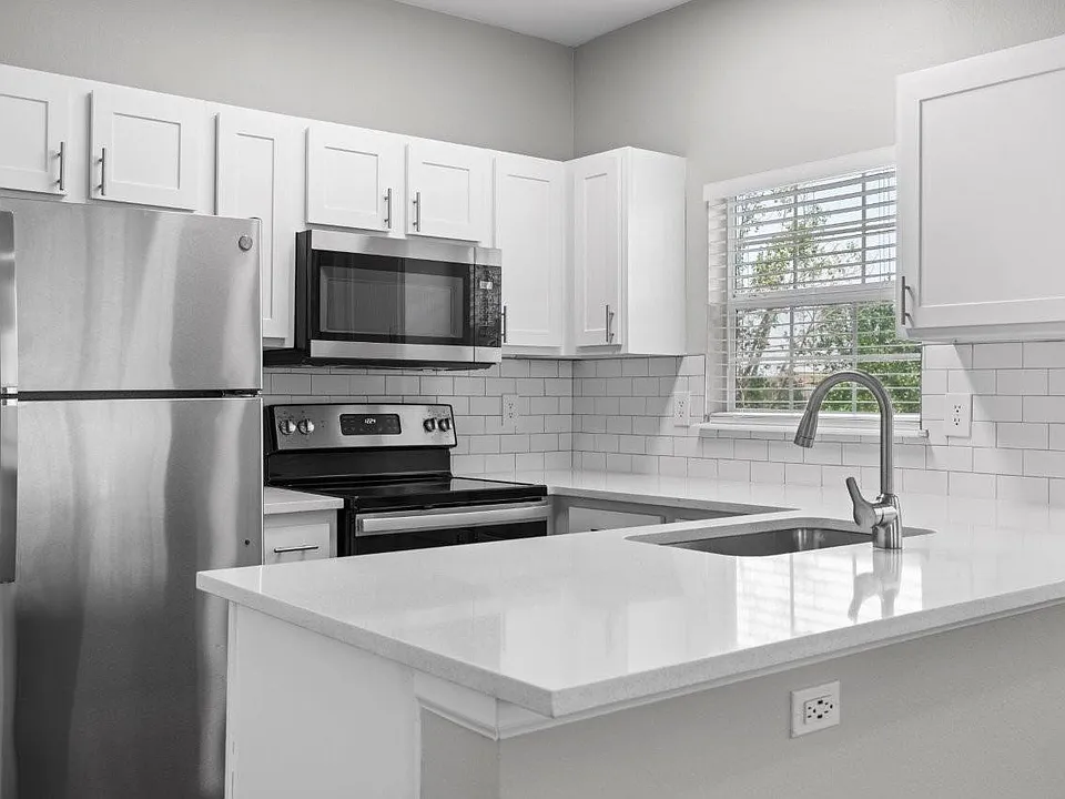 Isabella Apartment Homes