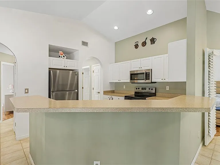 810 SW 10th Pl — Photo 7