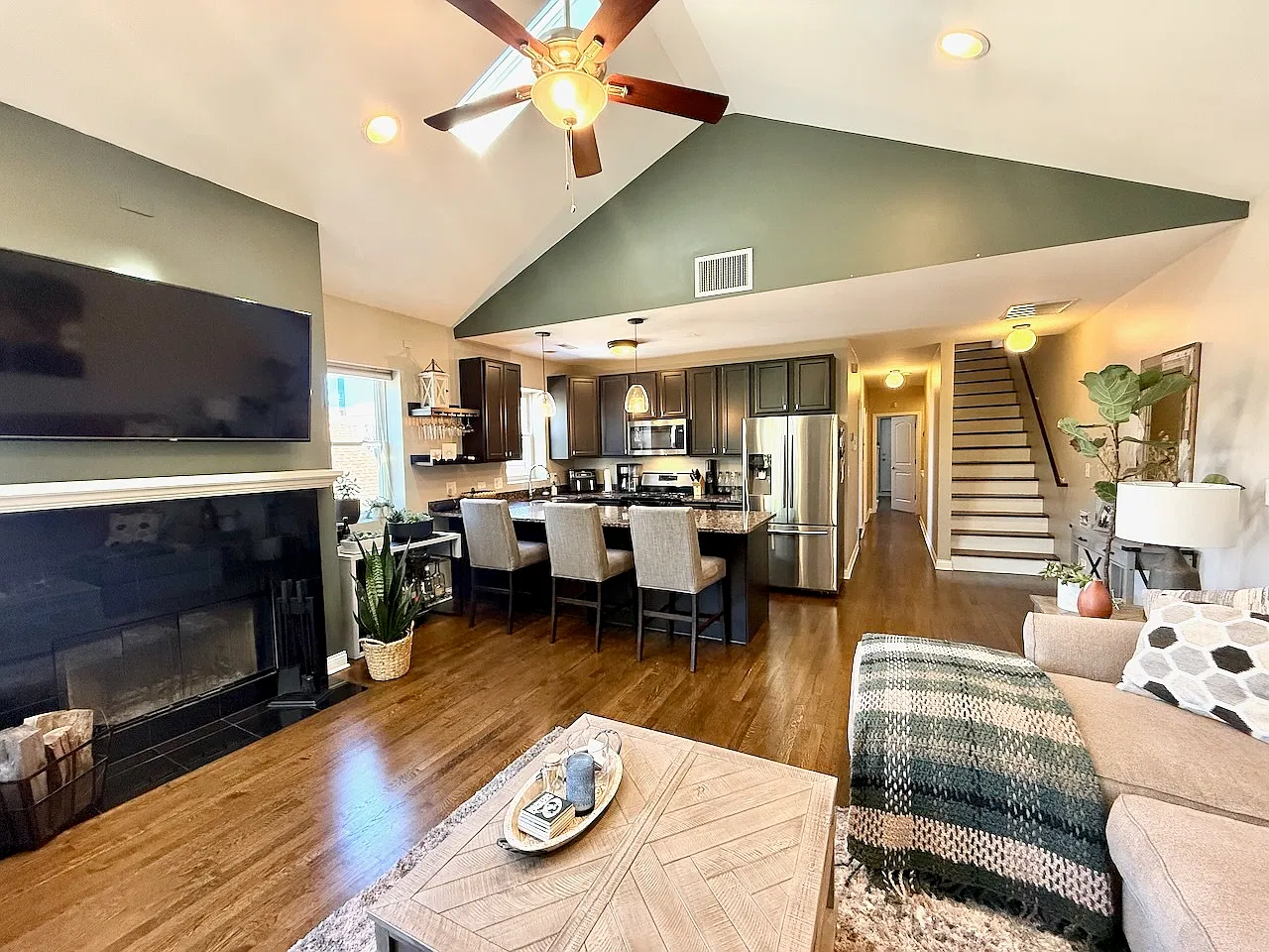 2 bed, $4,000 — Photo 4