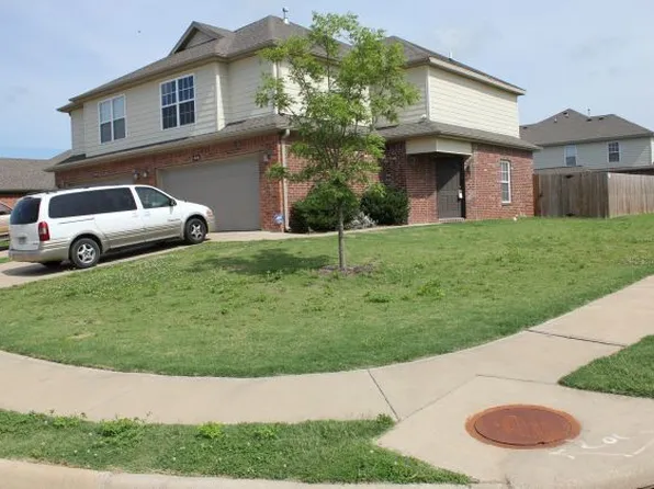 1015 Oakwood Ln, Centerton, AR