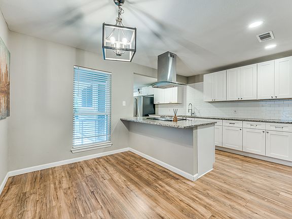 3rd image of 806 Marshalldell Ave