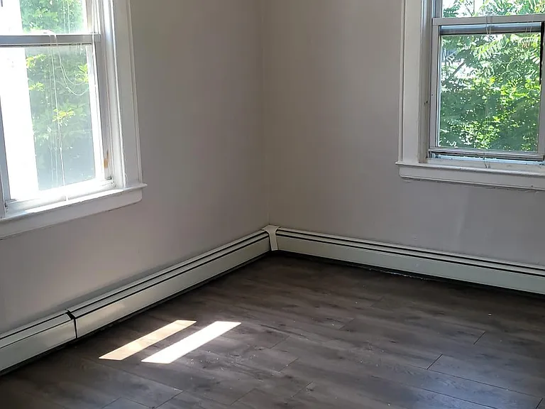 27 Aldine St #2 — Photo 8