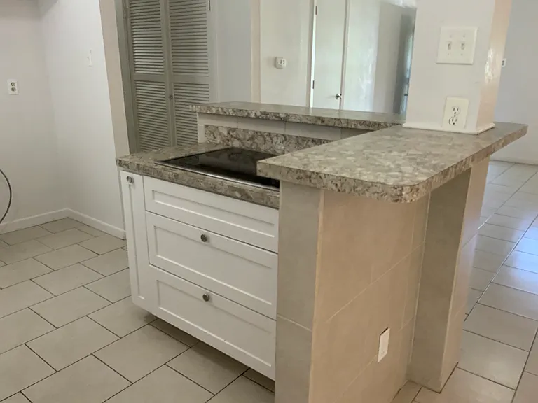 713 Clover Park Dr — Photo 14