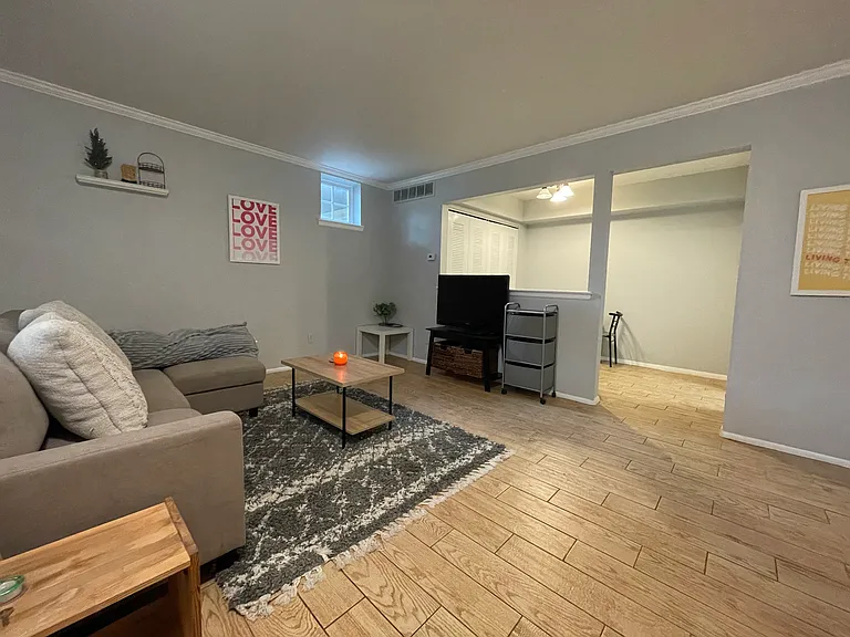 527 Longshore Dr #B — Photo 2