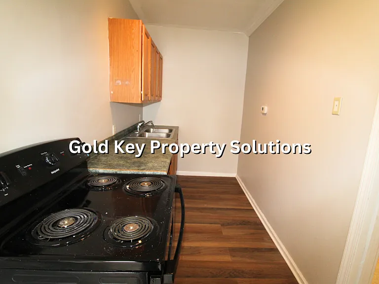 117 E John St — Photo 10