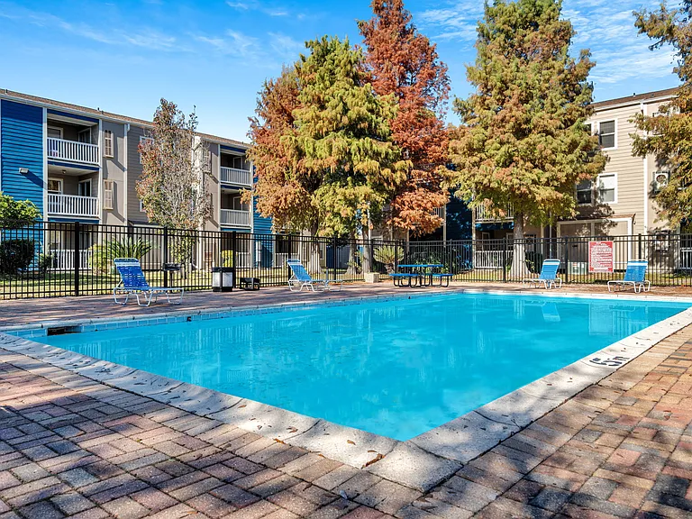 Sunlake Apartments — Photo 49