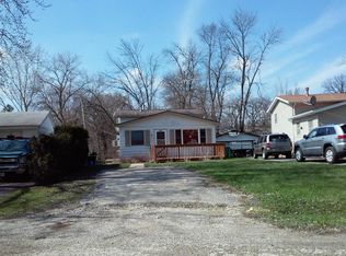 1204 Idlewild Dr, Round Lake Beach, IL 60073