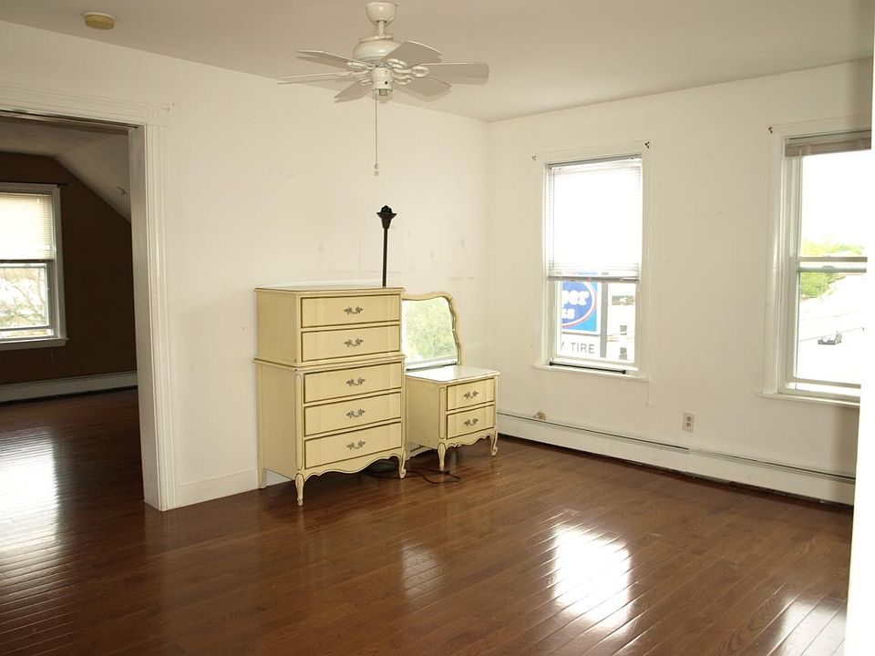 2nd image of 707 N Broadway #3