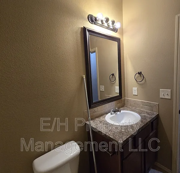 2146 N Woodlawn Blvd — Photo 31