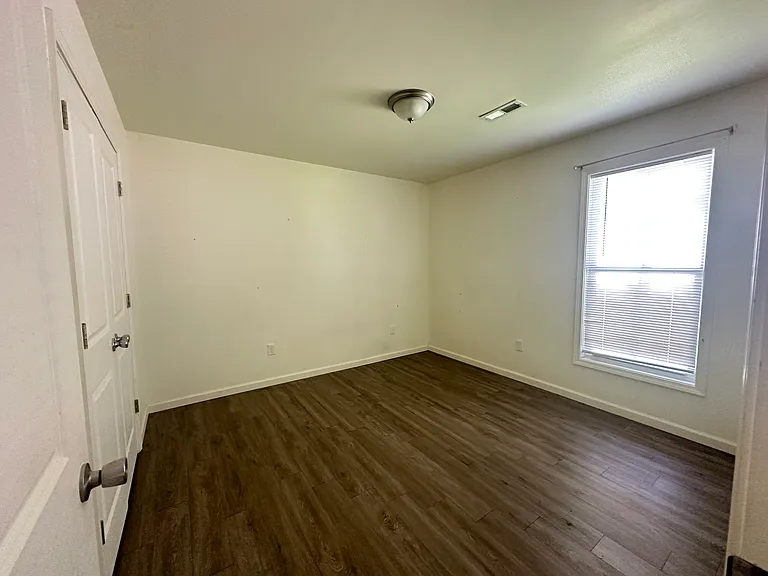 204 Dillon Dr — Photo 4